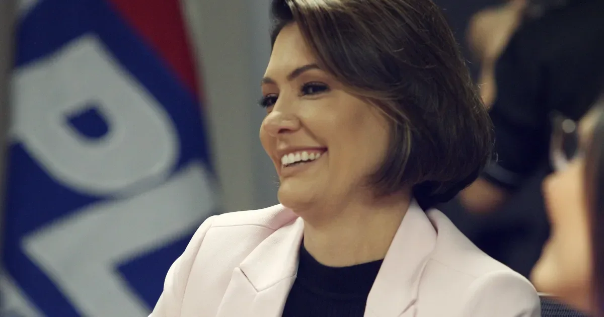 Michelle Bolsonaro recebe alta após tratamento para enxaqueca em Brasília