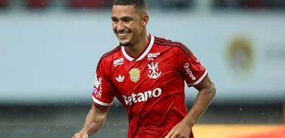 Flamengo vence o Remo e assume a liderança do Brasileirão