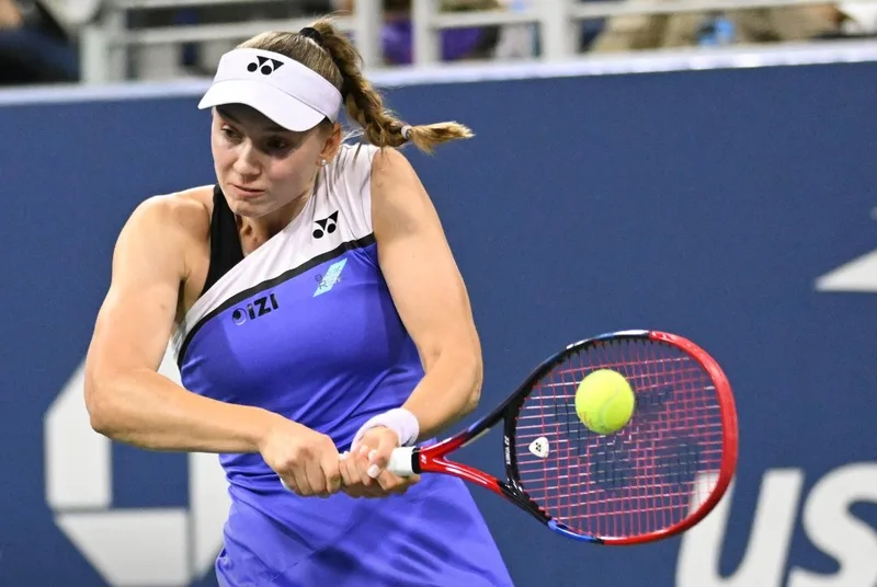 Rybakina supera Starodubtseva e reencontra Osaka nas oitavas em Nova York