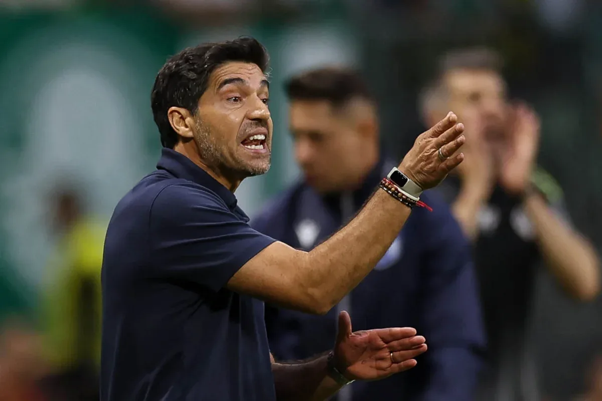 Efeito suspensivo mantém Abel Ferreira no comando do Palmeiras em duelo pelo Brasileirão