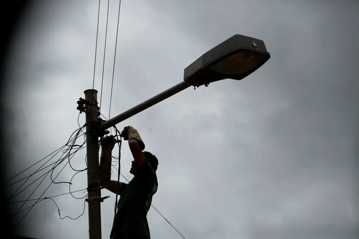 Neoenergia programa manutenção e corte de energia no Lago Sul