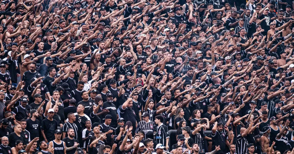 Torcida do Corinthians protesta após derrota para a Chapecoense