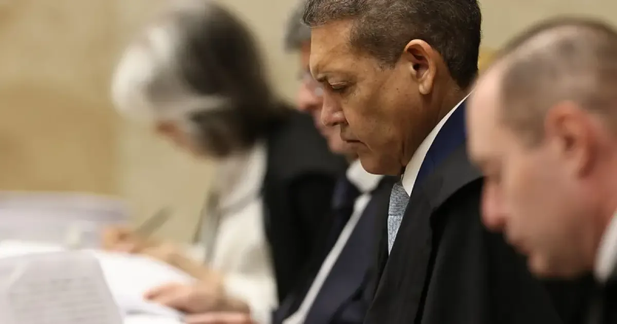 Zanin cita investigação sigilosa ao discutir caso envolvendo Moraes no STF