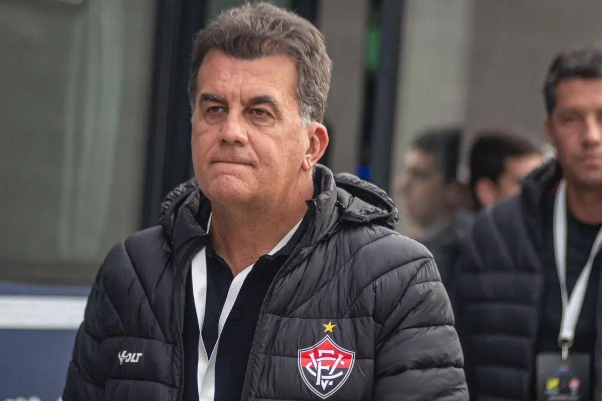 Vitória cobra Grêmio por dívida na contratação de Wagner Leonardo