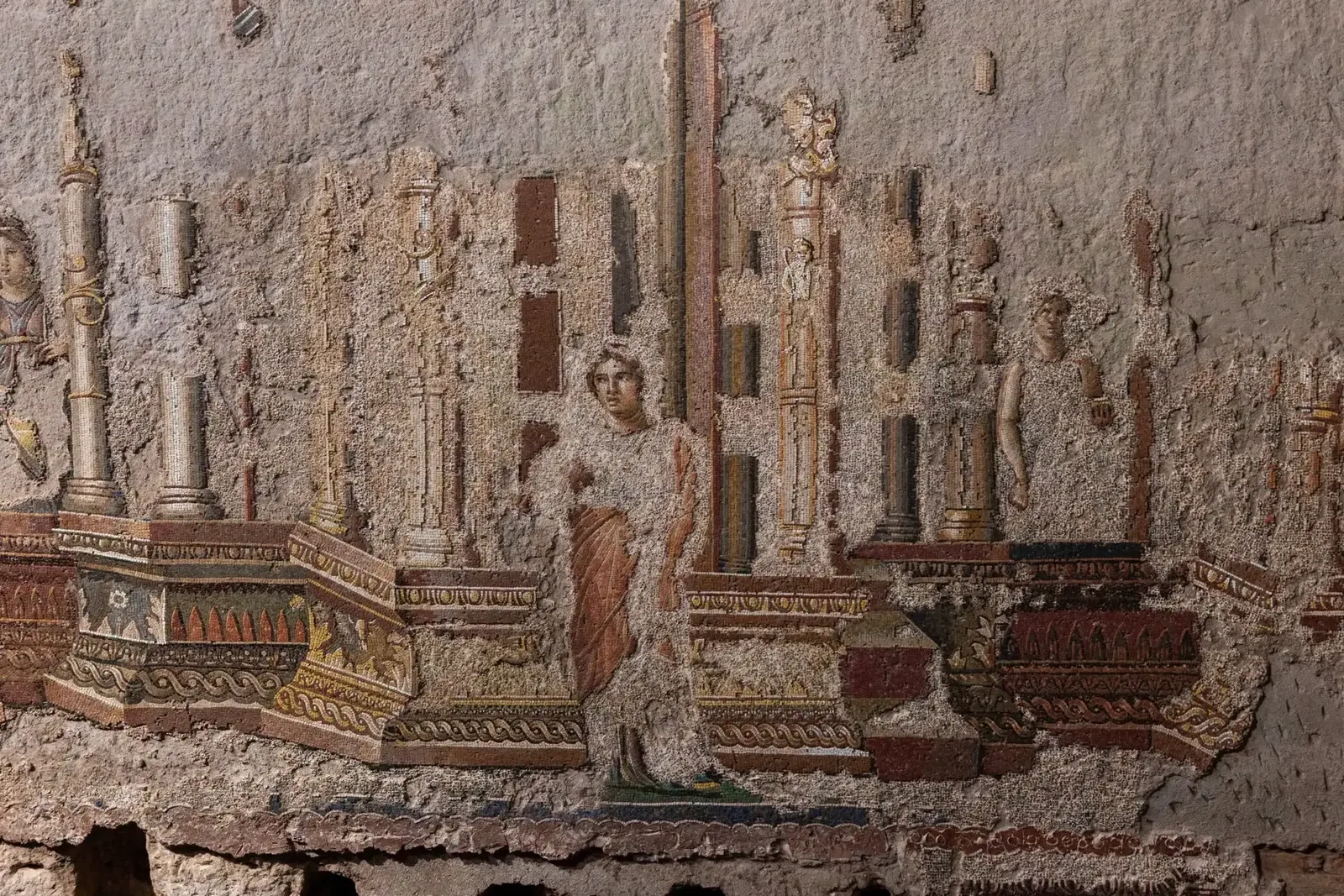 Mosaico de 10 metros é descoberto nas Termas de Trajano, em Roma