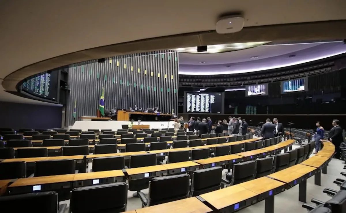 Deputado federal recebe R$ 46.366,19 brutos por mês em 2026