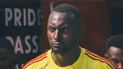 Goleiro de clube da nona divisão inglesa rejeita trono em Uganda