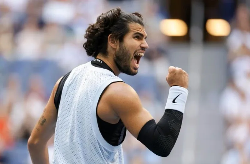 Alcaraz avança no US Open e mantém atenção à recuperação física