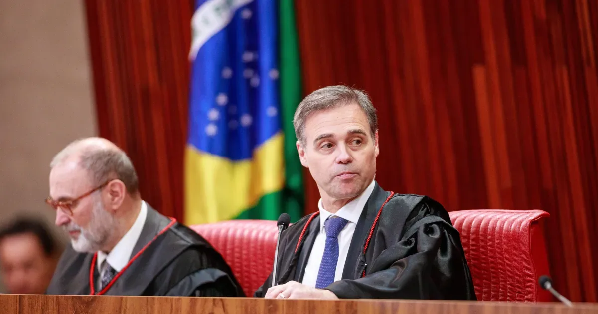 TSE mantém remoção de posts que ligam Flávio a ataque a Nossa Senhora