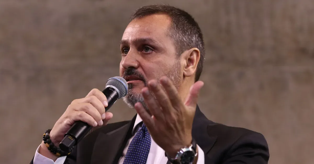 Pedido de vista adia decisão sobre afastamento do diretor-geral da PF