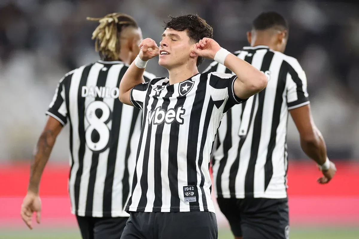 Botafogo supera o Grêmio por 3 x 2 em jogo atrasado do Brasileirão