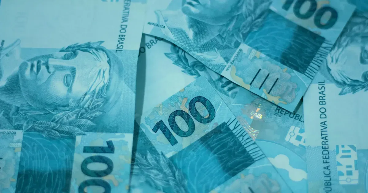 DIs longos recuam no fim do pregão apesar da alta dos Treasuries