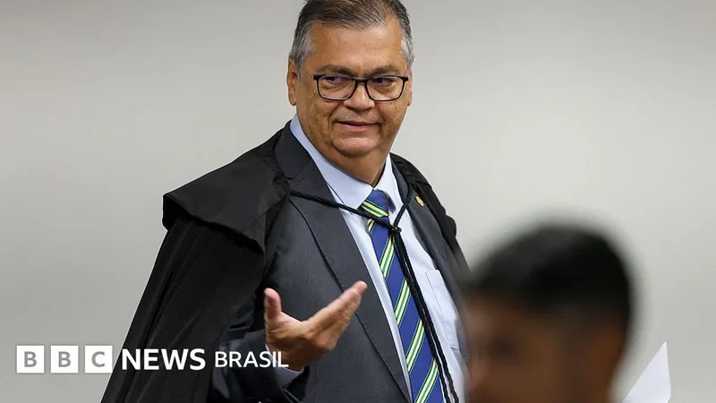 Dino derruba sigilo de investigação sobre verba para filme de Bolsonaro