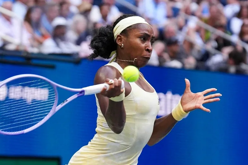 Gauff supera Bucsa e destaca adaptação ao primeiro jogo diurno no US Open