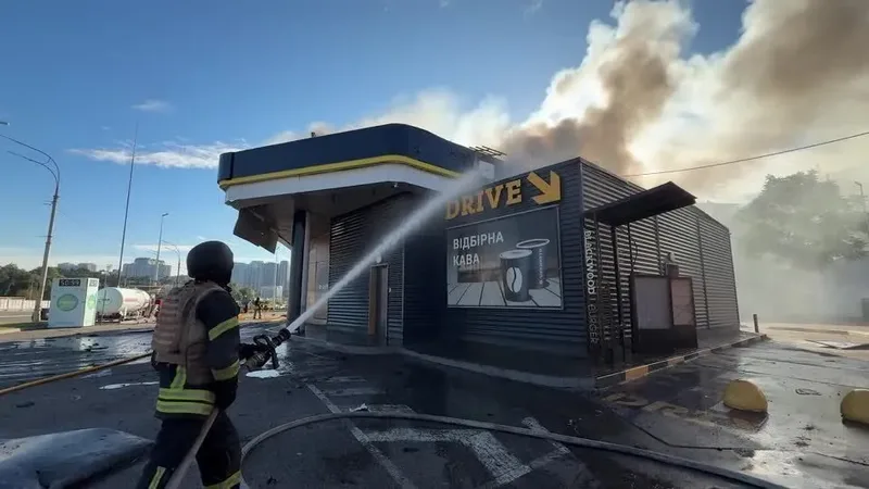 Drone russo atinge posto de gasolina em Kiev e deixa uma pessoa ferida