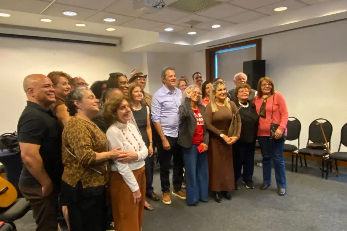 Haddad assina compromisso com frente evangélica durante campanha em São Paulo