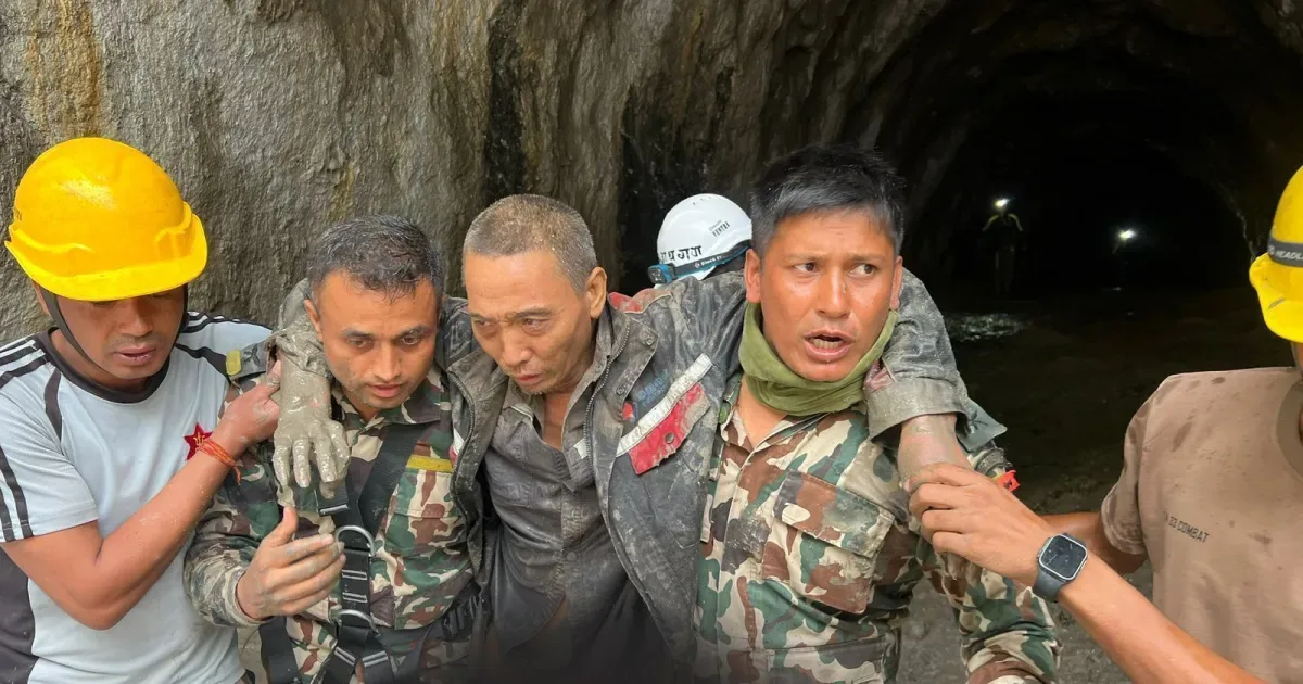 Chinês é resgatado com vida após passar 10 dias preso em túnel no Nepal