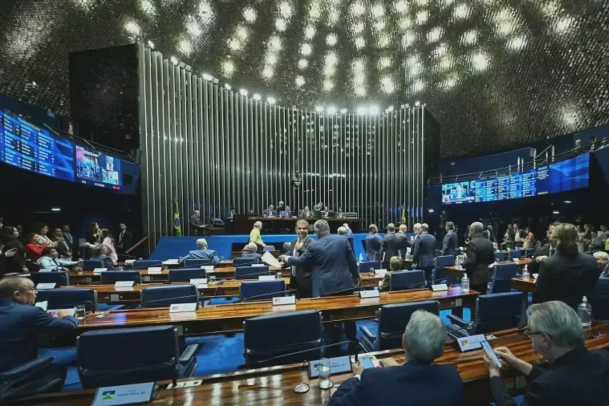 Mauro Mendes lidera disputa por duas vagas ao Senado em Mato Grosso