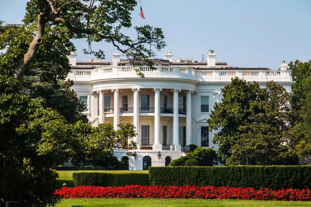 CNN, MS NOW e Politico são barrados na Casa Branca por ordem de Trump