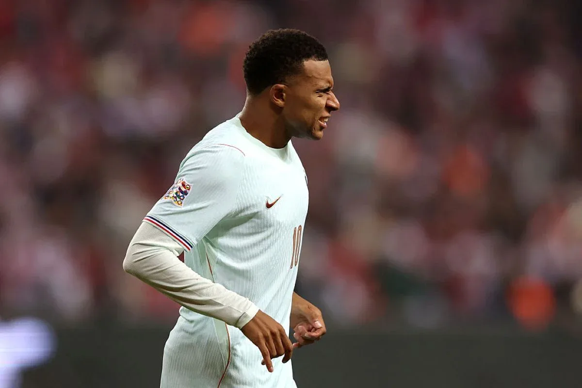 Real Madrid confirma hiperextensão no joelho esquerdo de Mbappé