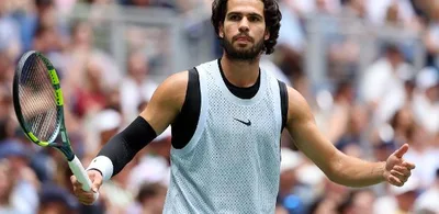 Alcaraz vence Tommy Paul em sets diretos e avança às quartas do US Open