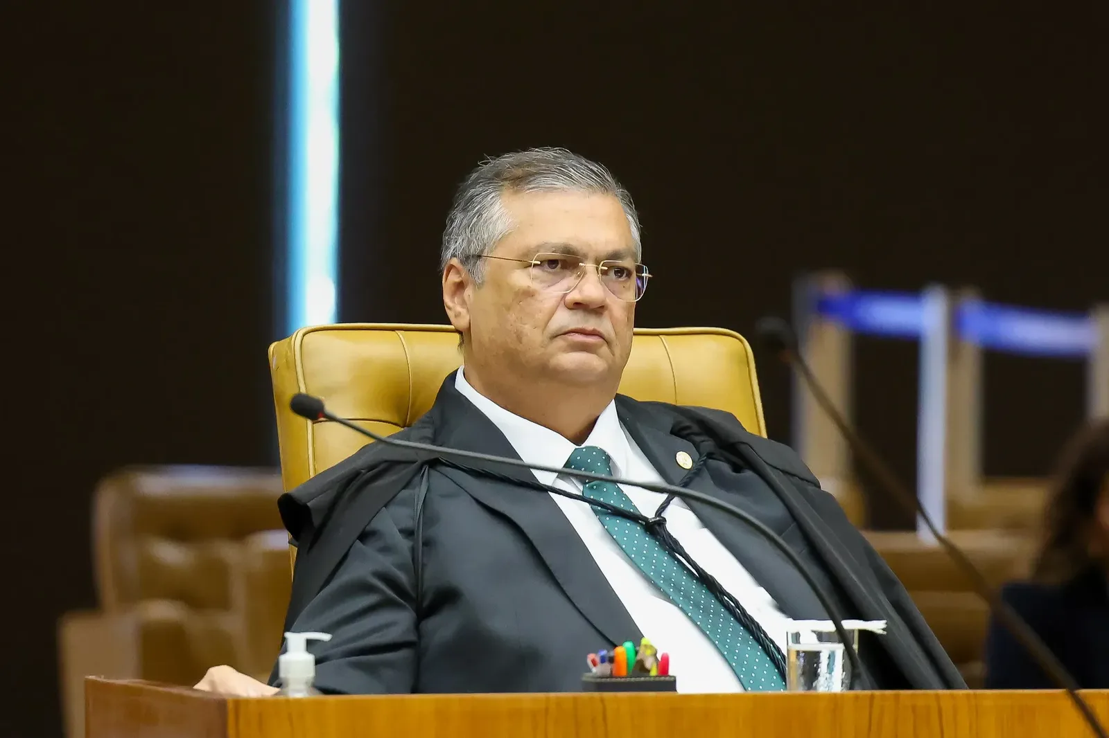 Dino pede investigação sobre vínculos entre Instituto Iter e Daniel Vorcaro
