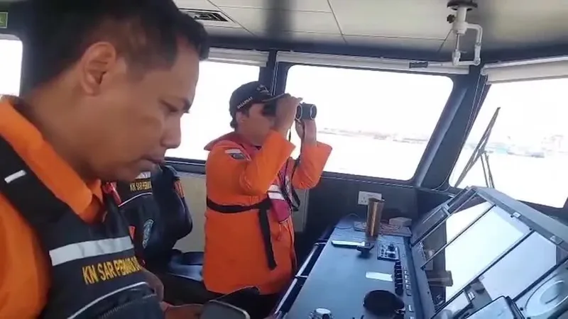 Indonésia busca 129 pessoas após navio virar no Mar de Java