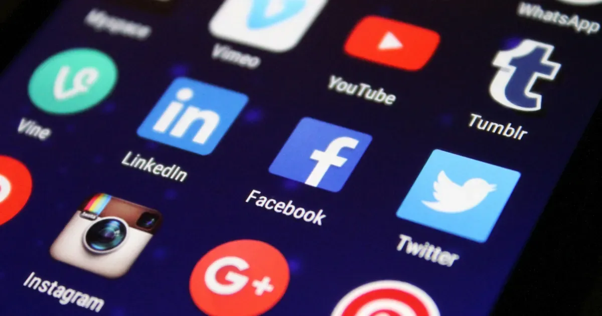 Comissão Europeia propõe limite para redes sociais de menores
