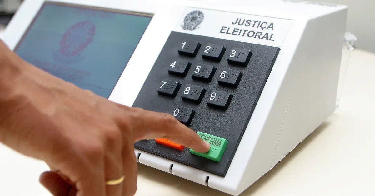 Debates entre candidatos aos governos estaduais acontecem nesta terça-feira