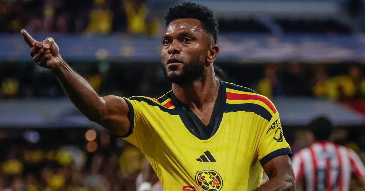 Borja marca duas vezes, incluindo gol de bicicleta, em clássico mexicano