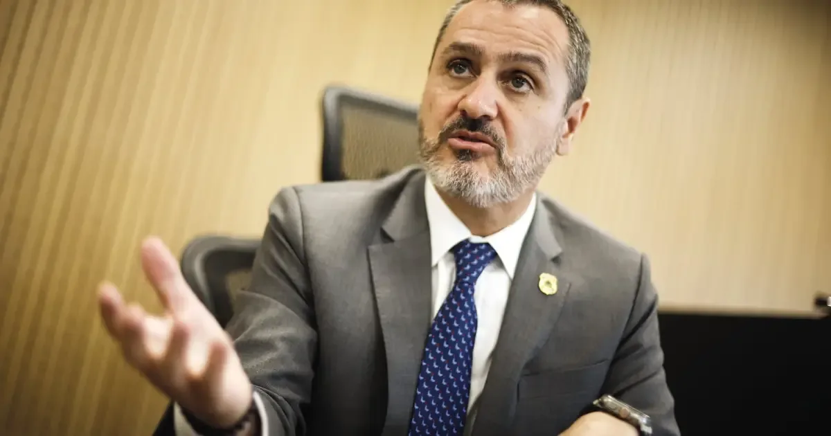 Andrei Passos Rodrigues usa advogado privado e reassume comando da PF