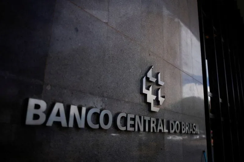 Copom reduz Selic para 13,75% e deixa próximos cortes em aberto