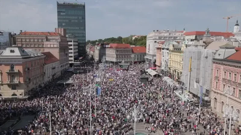Manifestação em Zagreb cobra limpeza de resíduos na região de Lika