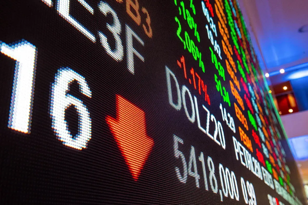 Ibovespa recua 0,58% com pressão sobre ações de commodities