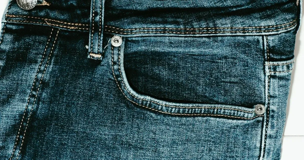 Rebites do jeans reforçam costuras e têm origem no trabalho pesado