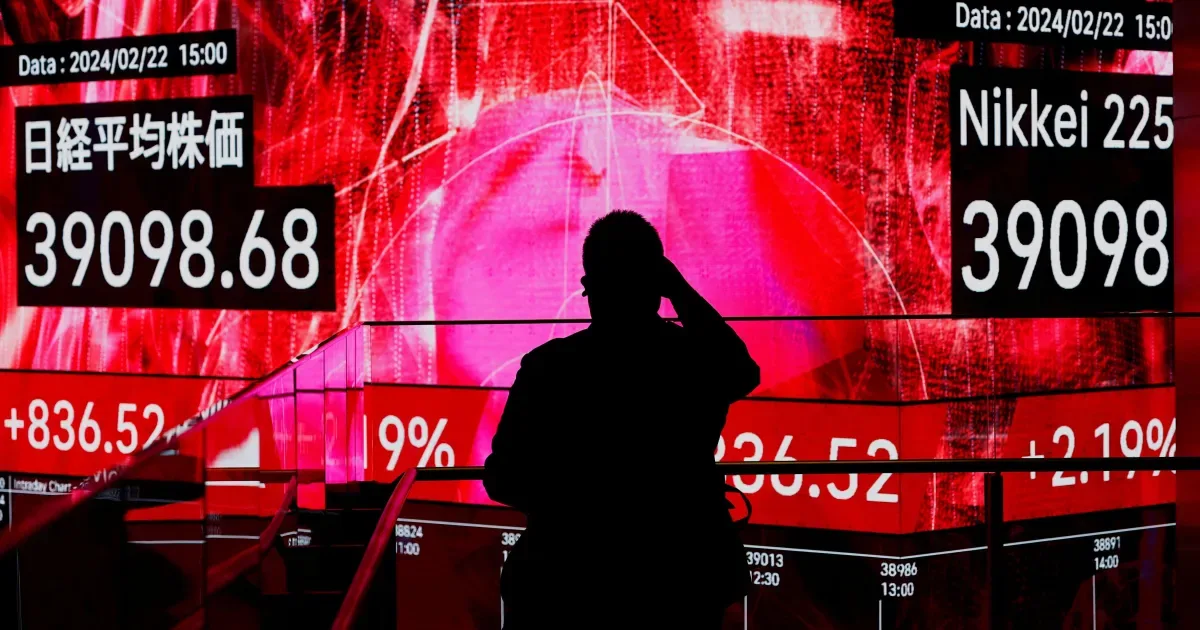 Bolsas asiáticas recuam com iene forte e atenção a dados da China