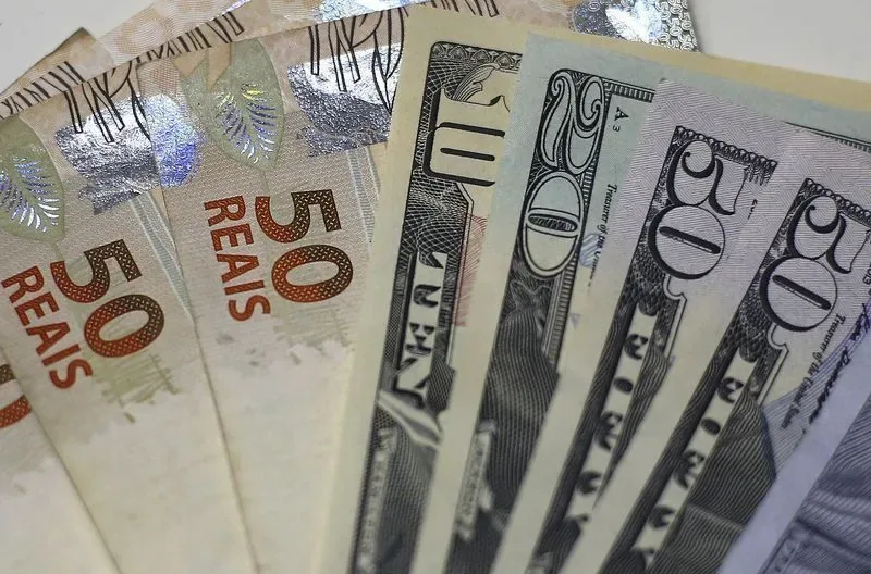 Eleição, juros e petróleo devem aumentar a volatilidade do dólar até 2026