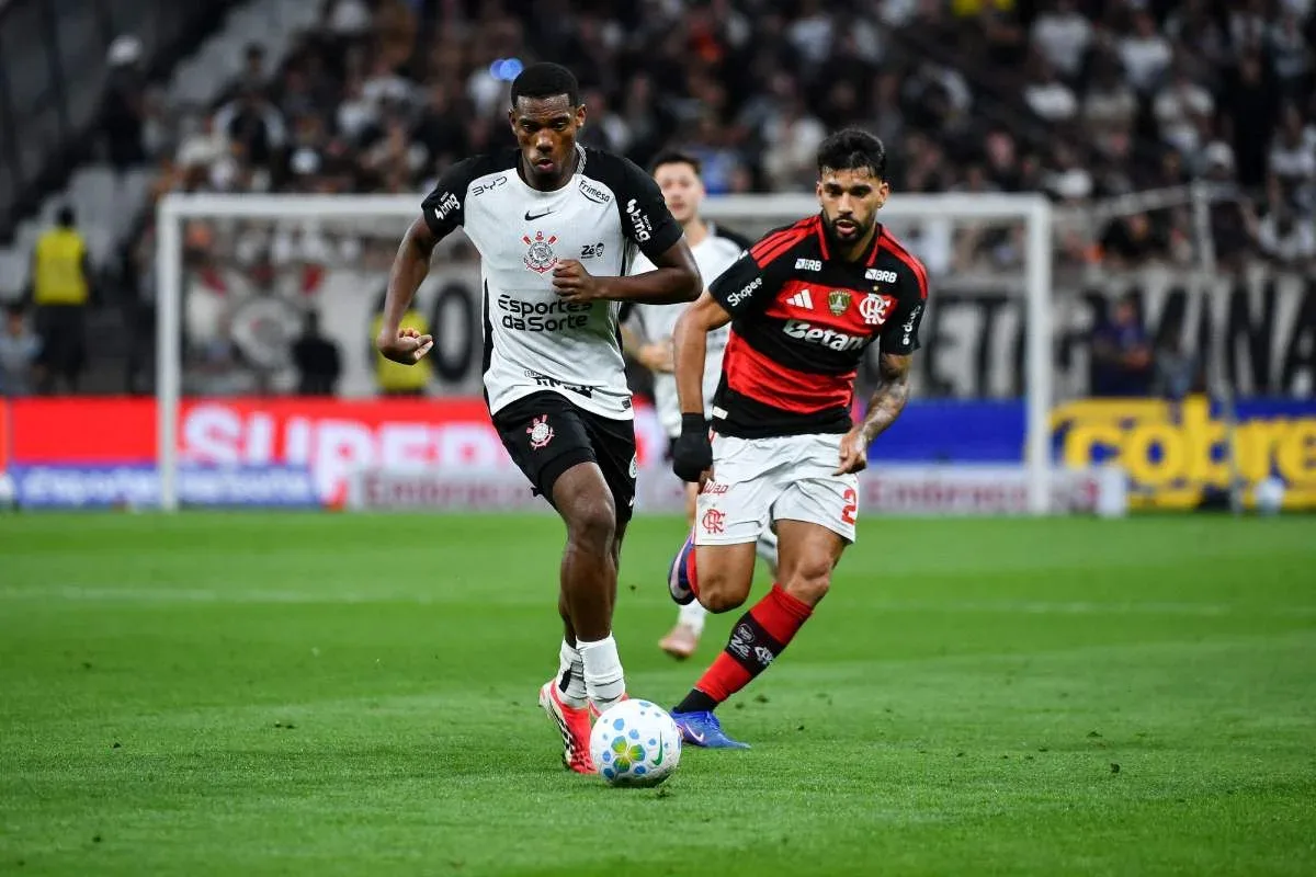 Flamengo encara Corinthians após sequência defensiva no Brasileirão