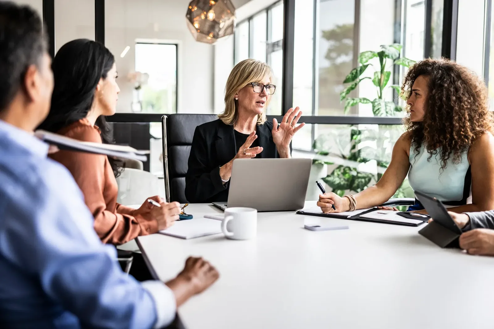 Liderança autêntica exige equilíbrio entre identidade pessoal e cultura da empresa