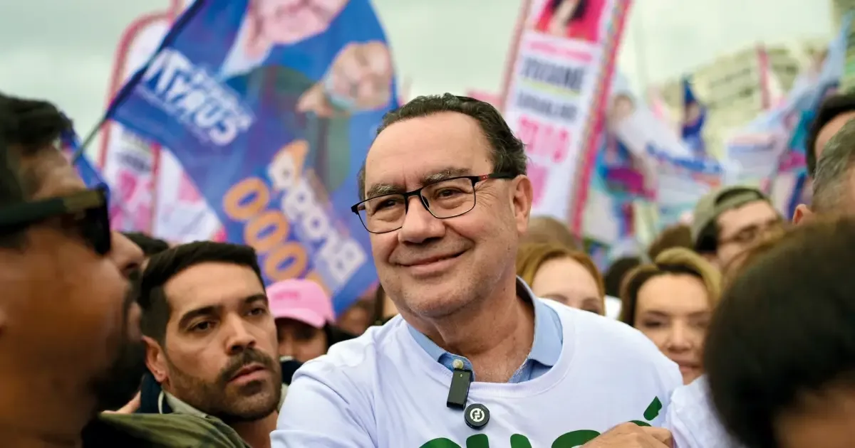 Pesquisa aponta queda de Augusto Cury e avanço de Lula e Flávio