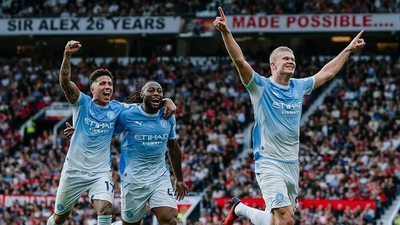 Haaland decide clássico, e City vence United mesmo com expulsão