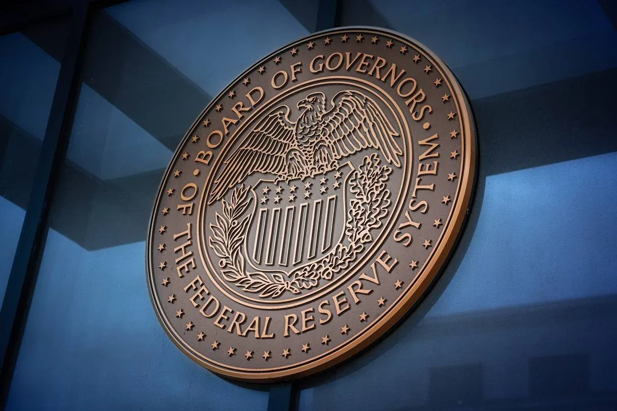 Fed eleva juros nos EUA e sinaliza possível nova alta em 2026