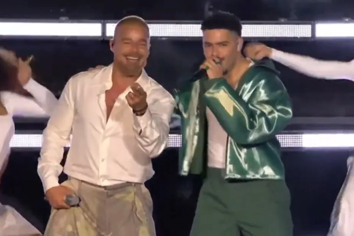 Pedro Sampaio e Ricky Martin cantam juntos no intervalo da NFL