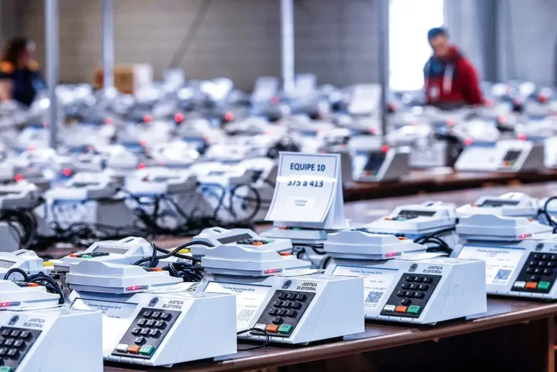 Urna eletrônica funciona mesmo se faltar energia durante a votação