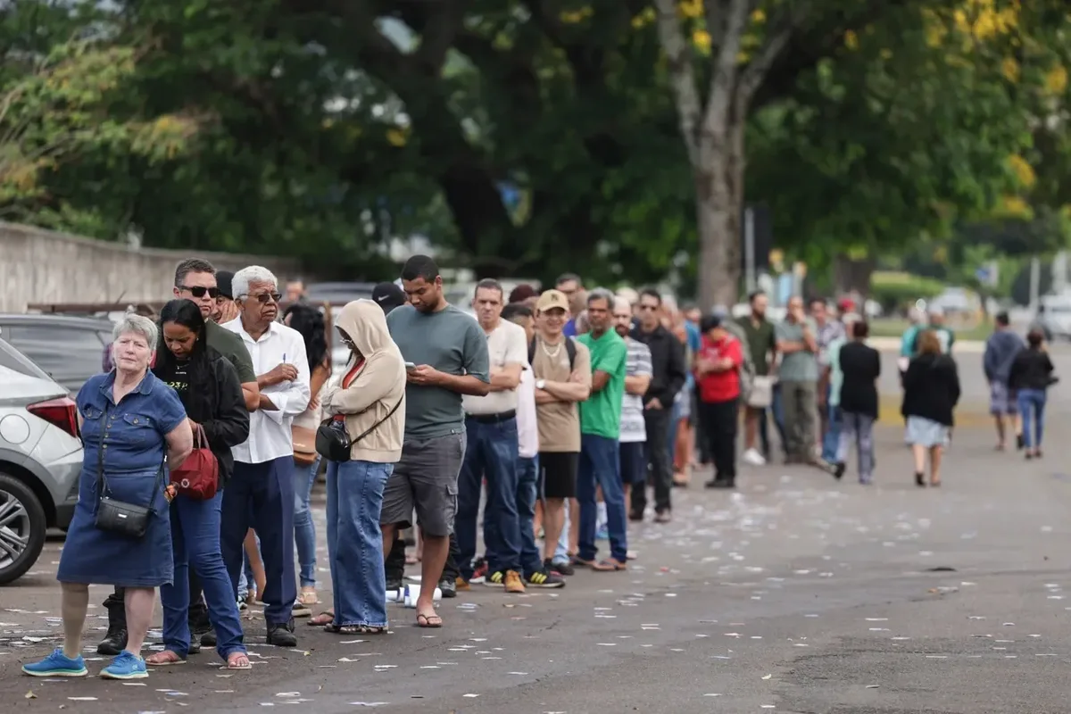 Eleitor na fila às 17h poderá votar mesmo após o horário