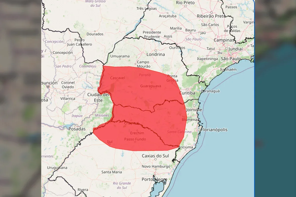 Paraná tem alerta vermelho e registra dois tornados em áreas do estado