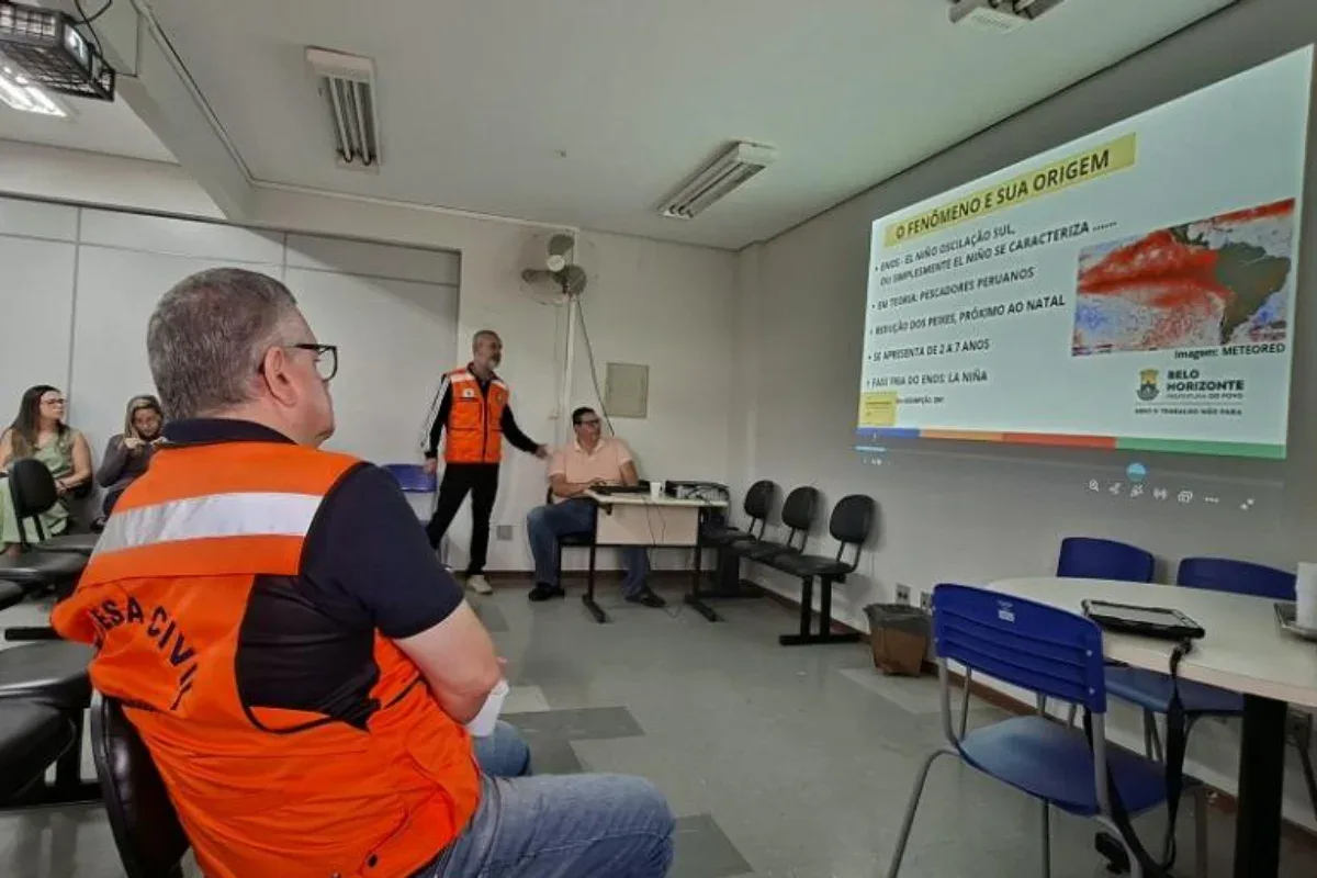 Defesa Civil de Belo Horizonte prepara servidores para chuvas de 2026/2027