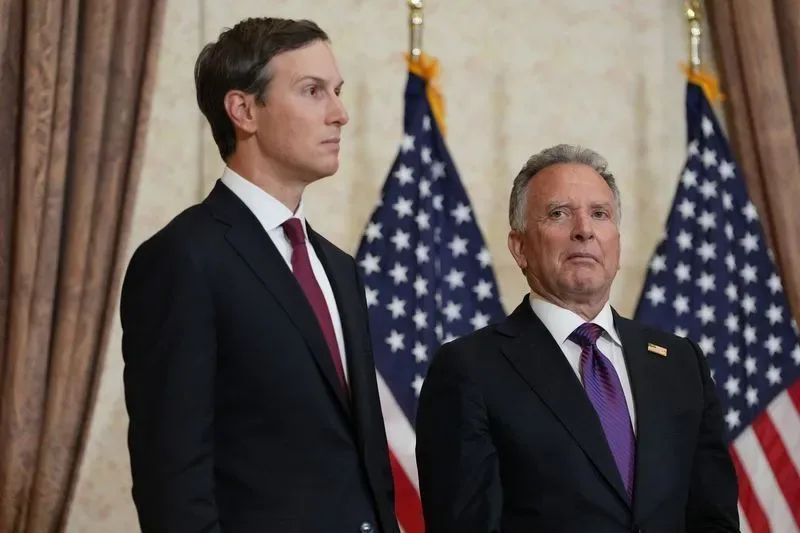 Enviados dos EUA levam proposta de paz a Kiev após conversa com Putin
