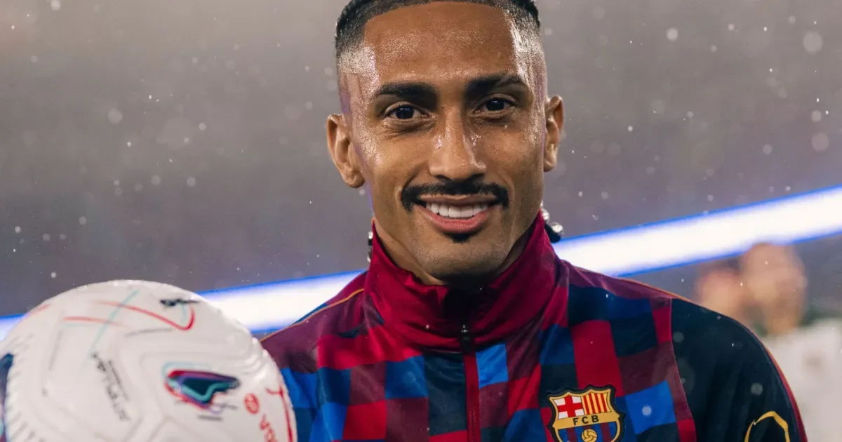 Raphinha prioriza renovação com o Barcelona após proposta saudita