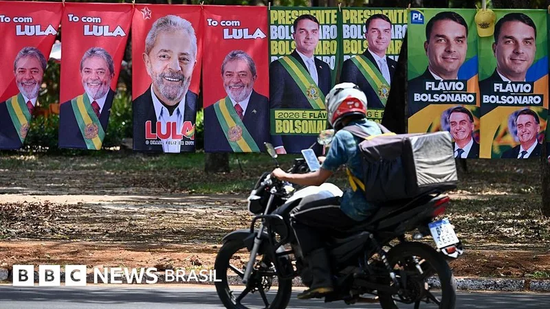 Flávio Bolsonaro lidera 1º turno e disputa 2º turno com Lula